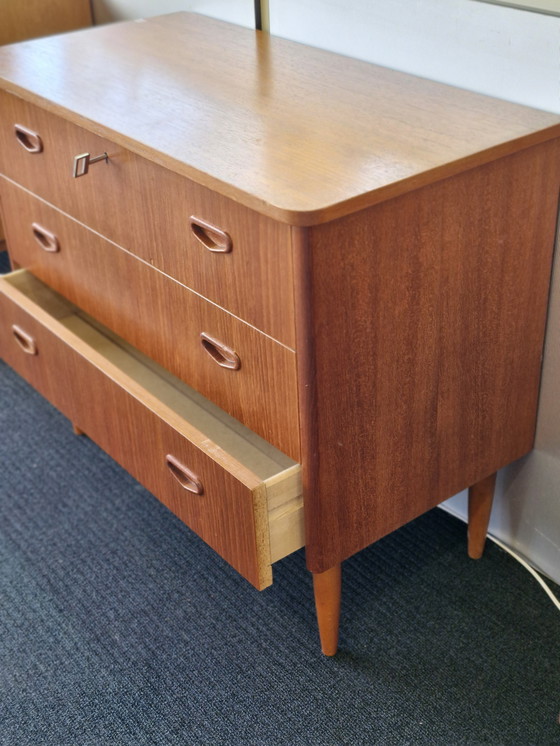 Image 1 of Commode vintage à tiroirs en bois rond 70s