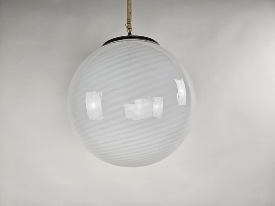 Image 1 of Große Glaspendelleuchte mit Wirbeleffekt aus Italien, Durchmesser 45 cm
