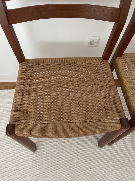 Image 1 of 4 stoelen in mid-century stijl uit de jaren 60, gemaakt van teakhout en riet.