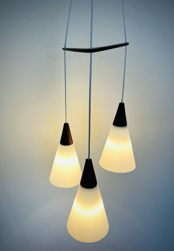 Image 1 of Louis Kalff - Philips - Calici opalini e pendente boomerang in teak