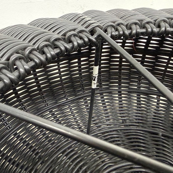 Pouf rotondo in plastica intrecciata, grigio scuro, Ikea, Poggiapiedi e pouf, Modern (foto 13 di 13)