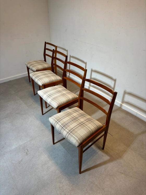 Ensemble de quatre chaises McIntosh vintage – Chaises de salle à manger (photo 5 of 5)