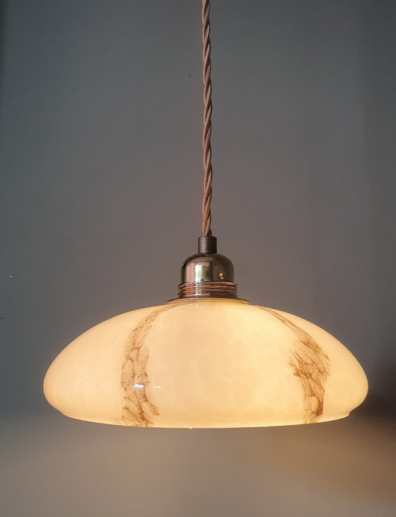 Image 1 of Lampada a sospensione vintage in vetro opalino effetto marmo, in stile Art Déco.