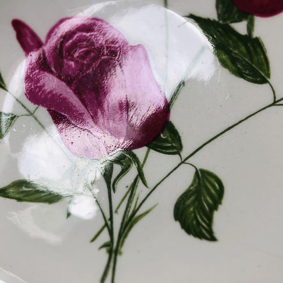 Image 1 of Steingutteller von L'Amandinoise mit einem floralen Art-Deco-Motiv