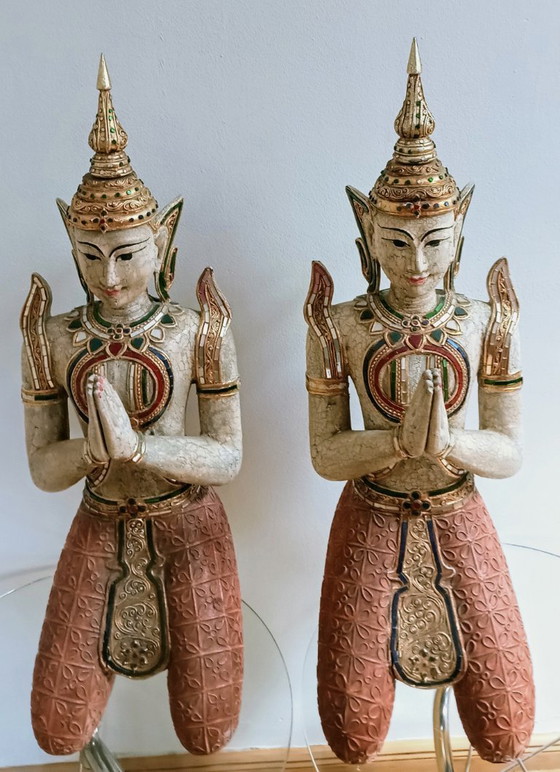 Image 1 of Beelden Set 2 knielende Tepannom tempel poortwachters aardetinten met goud handmatig gesneden 