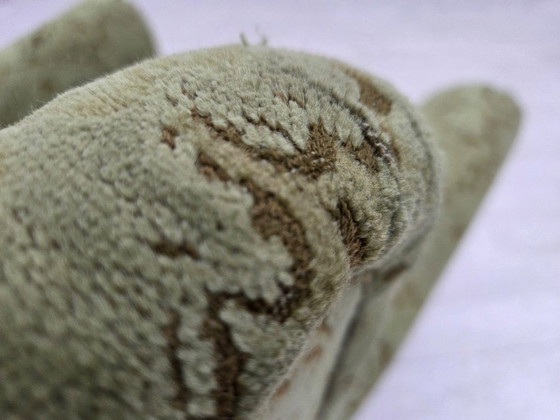 Image 1 of Dänischer Relaxsessel aus den 1950er Jahren, grüner Möbelveloursbezug, geschnitztes Eichenholz.