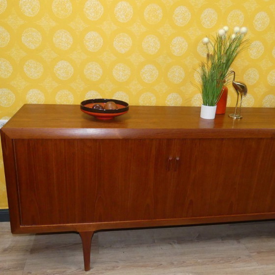 Image 1 of Credenza in teak di Ib Kofod-Larsen per Faarup Møbelfabrik Divisorio per ambienti indipendente del 1960 Porte a tamburo