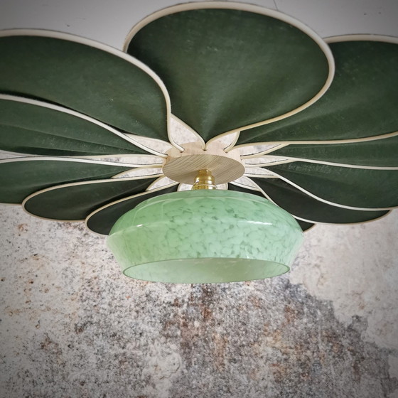 Image 1 of Lampada a sospensione a forma di fiore in rattan e lino color verde abete – Artisan Lighting