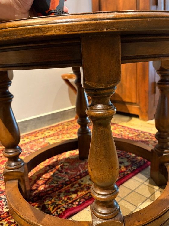 Image 1 of Classic round oak coffee table / side table (Ø 60 cm) – Perfect condition!