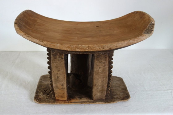 Antique Ashanti stool, Ghana – Wood (photo 3 of 13)