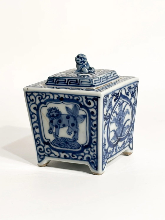 Petit potiche en porcelaine chinoise peinte à la main des années 1950 – Vases (photo 3 of 10)