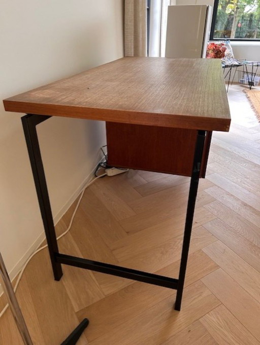 Minimalistischer und stilvoller Schreibtisch, entworfen von Cees Braakman für UMS Pastoe