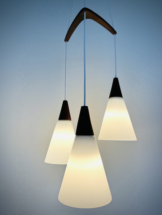 Image 1 of Louis Kalff - Philips - Calici opalini e pendente boomerang in teak