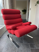 Poltrona lounge COR Sinus con braccioli e poggiapiedi