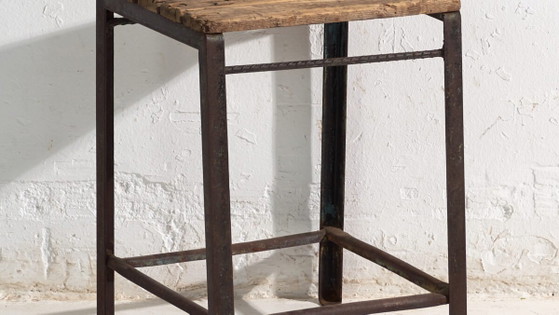 Tabouret industriel ancien en bois de pin et fer – Europe Centrale, circa 1950 – Iron, Industrieel (photo 3 of 40)