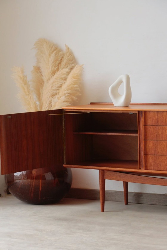 Image 1 of Aparador - White & Newton