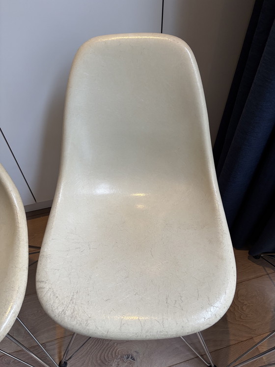 Image 1 of 4 sedie laterali vintage Eames Miller DSR in fibra di vetro – pergamena