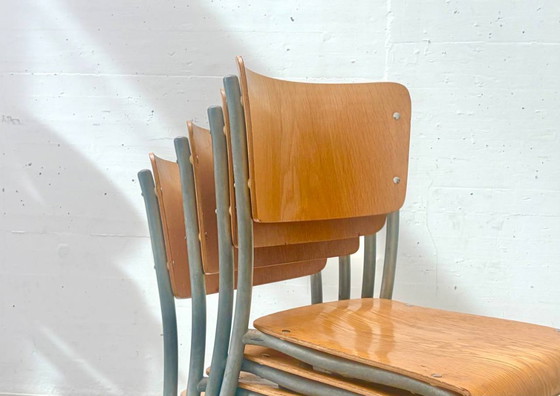 Image 1 of Set aus 6 Formschöne Stapelstühle von Stella, Schweiz, 1950er Jahre