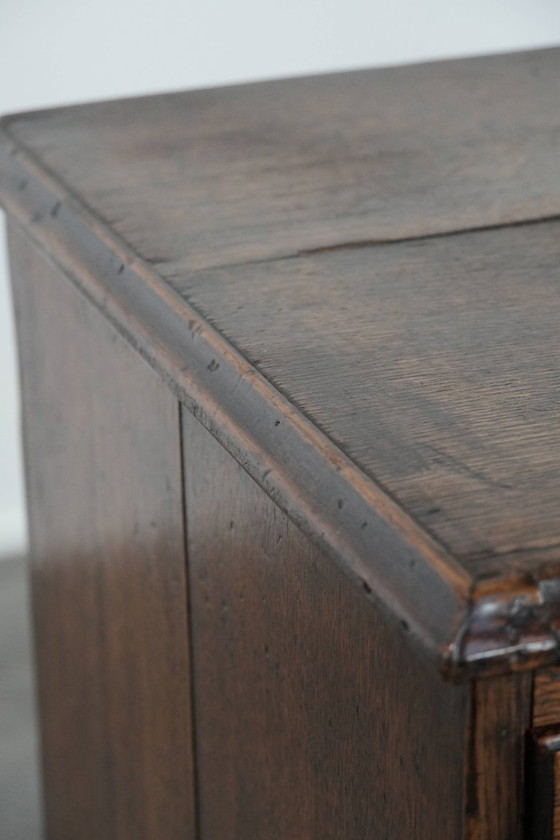 Image 1 of Commode anglaise ancienne en chêne du XVIIIe siècle
