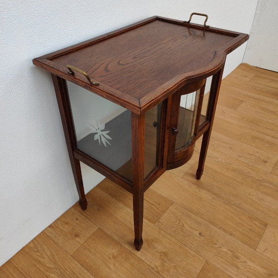 Image 1 of Meuble à thé/meuble d'appoint ancien avec plateau amovible.