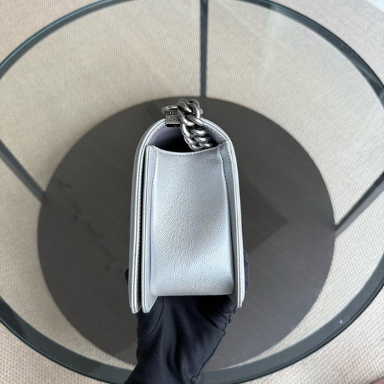 Image 1 of Borsa Chanel Boy Medium - Caviar 25CM Chevron Metallic Silver Ruthenium Silver Hardware Series 22