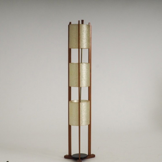 Mid-Century Modern vloerlamp met 3 lagen, gemaakt van glasvezel en hout. – Vloerlampen, Fiberglass (photo 5 of 13)
