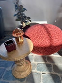 Handgefertigter Pouf aus 100 % Wolle