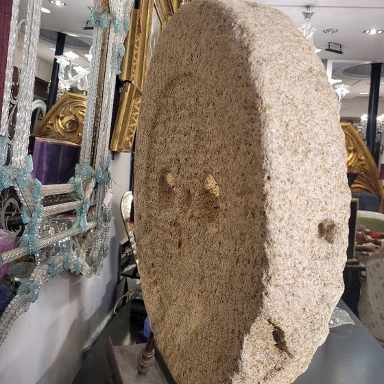 Image 1 of Kastilischer Mühlstein, Granit und Eisenfuß, f. 18. 18. Jahrhundert - Kastilien und León, Spanien