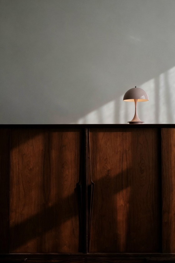 Image 1 of Louis Poulsen Panthella / AJ Tischleuchte | Arne Jacobsen, Klassische skandinavische Schreibtischleuchte