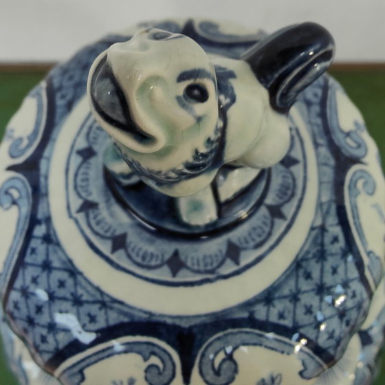 Image 1 of Vaso con coperchio vintage Royal Sphinx Maastricht in porcellana