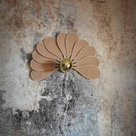 Image 1 of Applique murale, modèle Paon, 11 pétales en rotin et lin (teinte au choix)