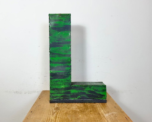 Großer, antiker grüner Eisenfassadenbuchstabe L, 1970er Jahre