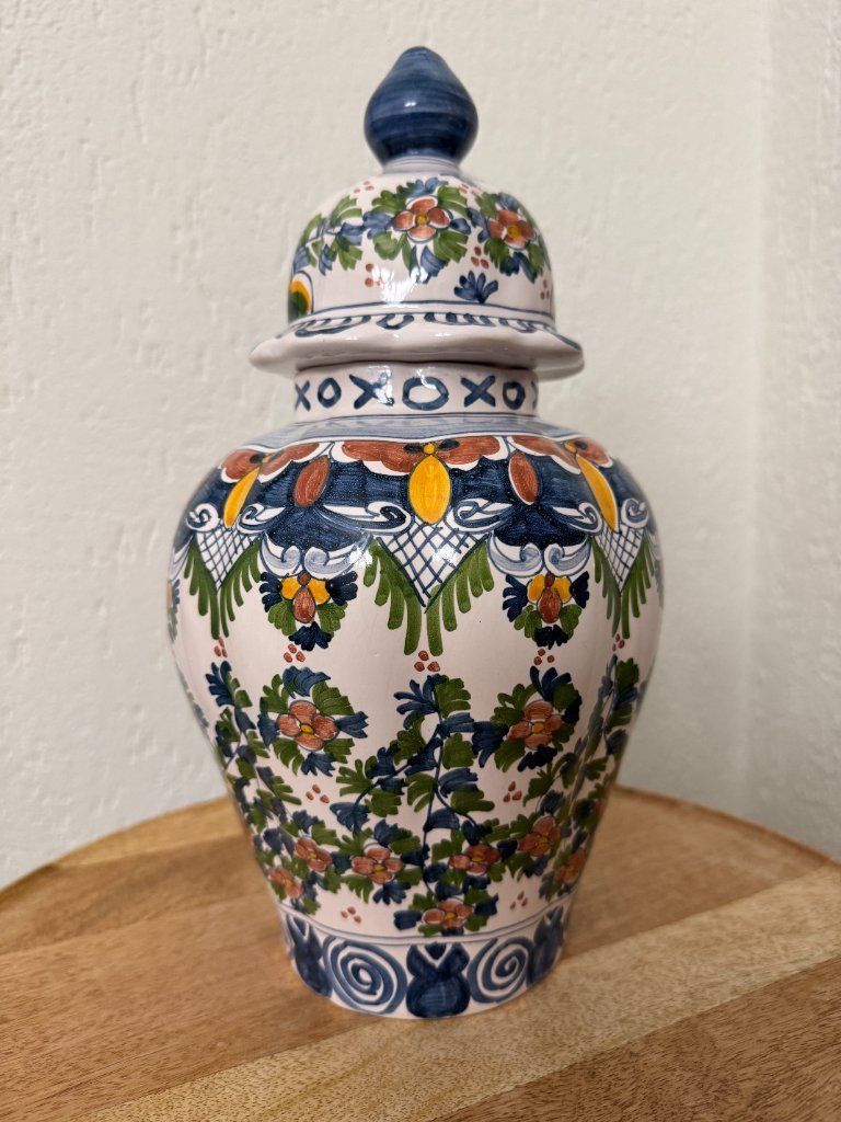 Royal Tichelaar Makkum lidded vase | €50 | Whoppah