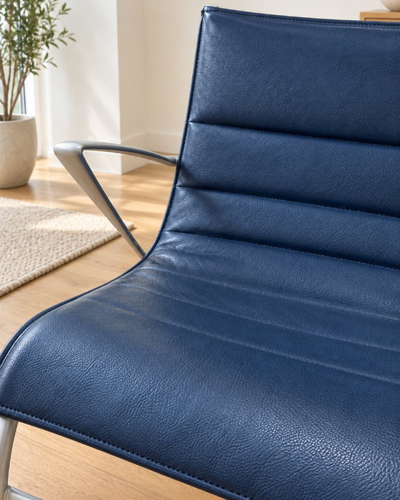 Selling an almost new Alias Armchair! – Leather, Metal (photo 5 of 5)