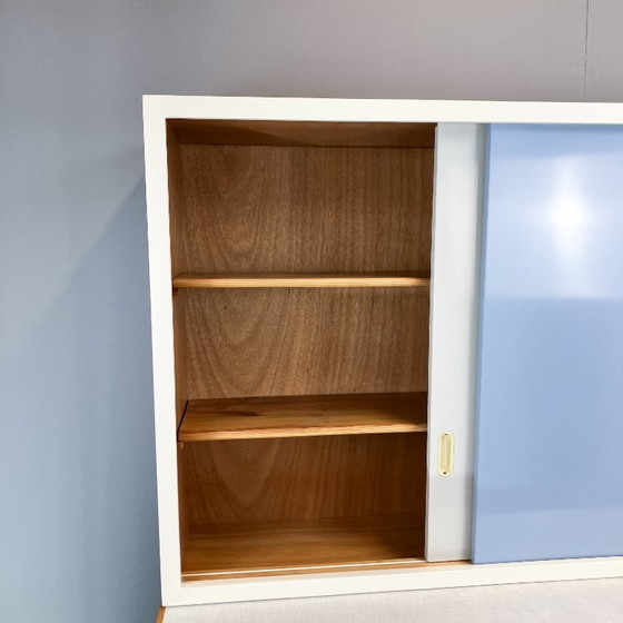 Image 1 of Keukenkastjes, pastelblauw en lichtgrijs, jaren 60, meubilair uit het midden van de vorige eeuw