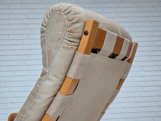 Image 1 of Noorse fauteuil uit de jaren 70, model "Kengu", beige meubelleer.