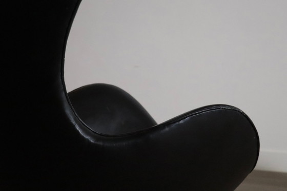 Image 1 of Early Arne Jacobsen “Egg” Chair with Ottoman for Fritz Hansen, Denmark 1963