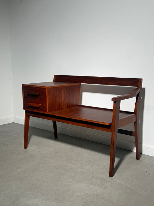 Chippy Heath Teak Telephone Table – British Mid-Century Modern – bijzettafels
