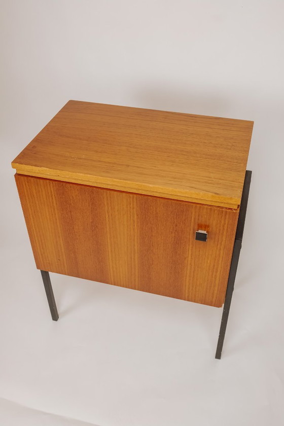 Image 1 of Mobiletto vintage in legno con gambe in acciaio nero