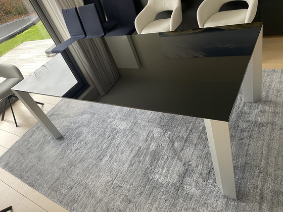 Image 1 of Rolf Benz schwarz glasierte Speisetafel