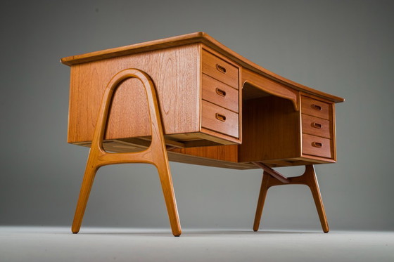 Image 1 of Mid Century Dänischer Teakholz-Schreibtisch von Svend Åge Madsen für Sigurd Hansen, 1950er Jahre