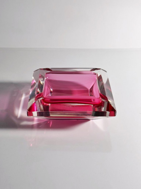 Image 1 of Posacenere vintage in cristallo di Murano, prisma, rosso mirtillo, Italia