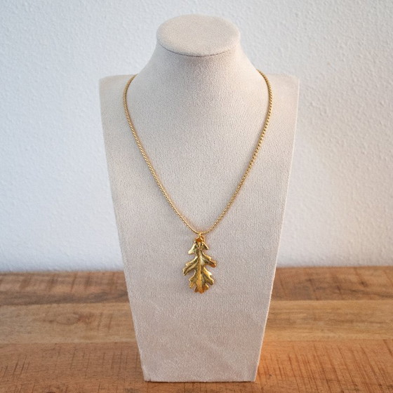Image 1 of Vintage eikenbladhanger aan een goudkleurige ketting