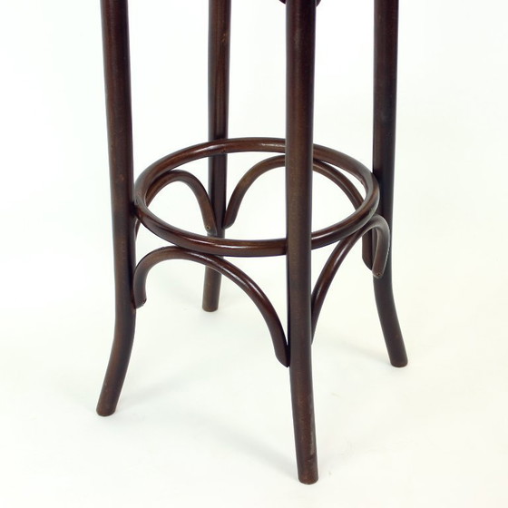 Image 1 of Thonet Design gebogen houten barkruk nr. 73 van Ton, jaren 1950