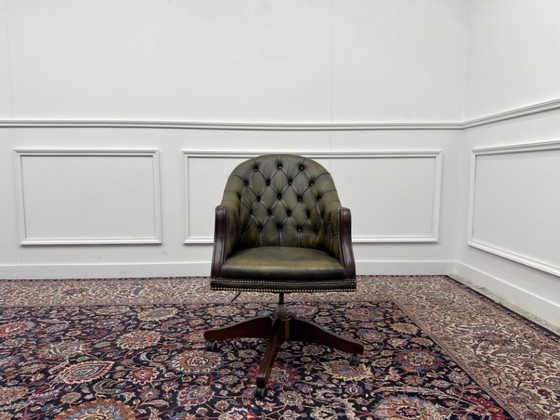 Sedia da ufficio Chesterfield Director Chair inglese verde – Sedie da ufficio, Leather, Metal (photo 2 of 9)