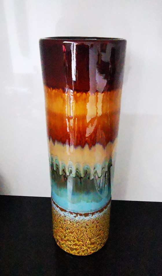 Image 1 of Jarrón cilíndrico con esmalte de lava