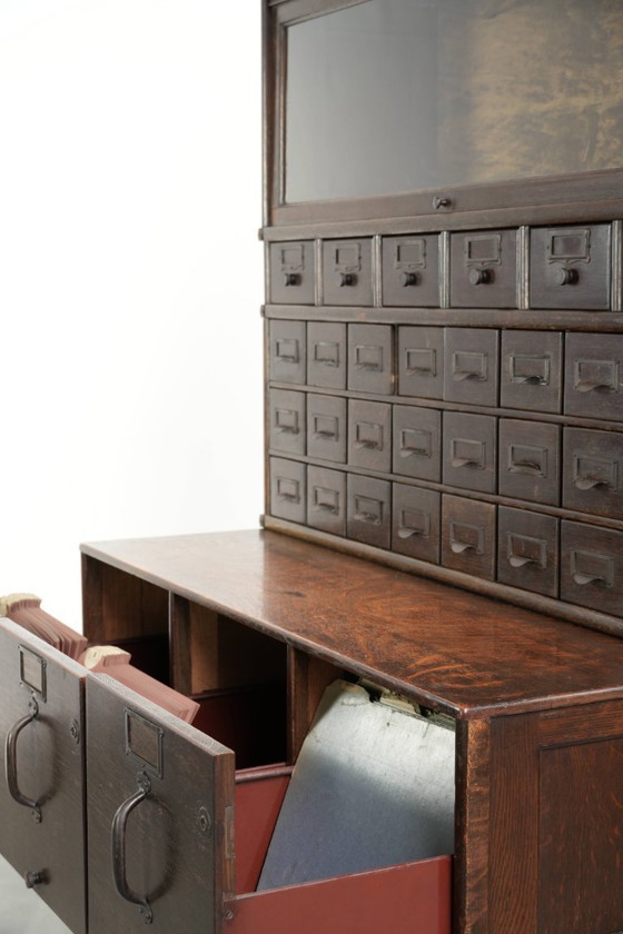 Image 1 of Unieke en zeer originele 19e eeuwse globe Wernicke modulaire notaris/ kantoor/ apothekerskast