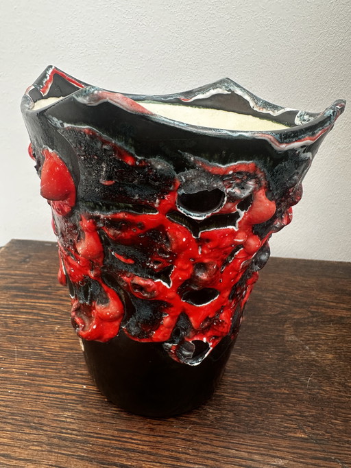 Fat Lava Vaas Rood en Mat Zwart H 17 cm - Toegeschreven aan Vallauris