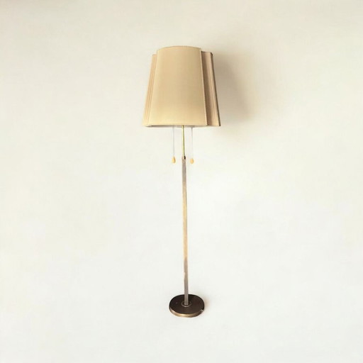 Impressive Art Deco floor lamp made of patinated brass, height-adjustable with classically shaped textile lampshade