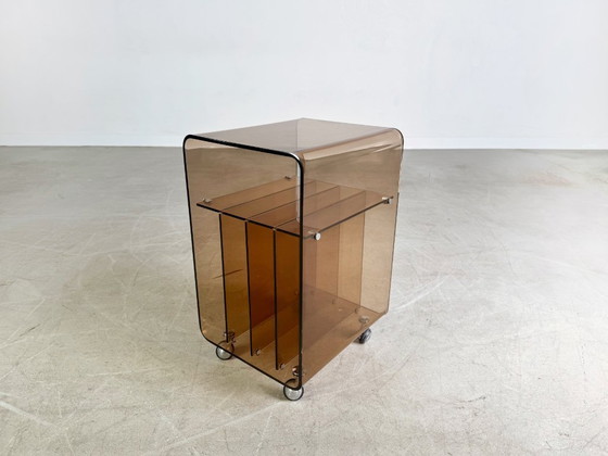 Image 1 of Mesa auxiliar de mediados de siglo Roche Bobois Michel Dumas cristal acrílico